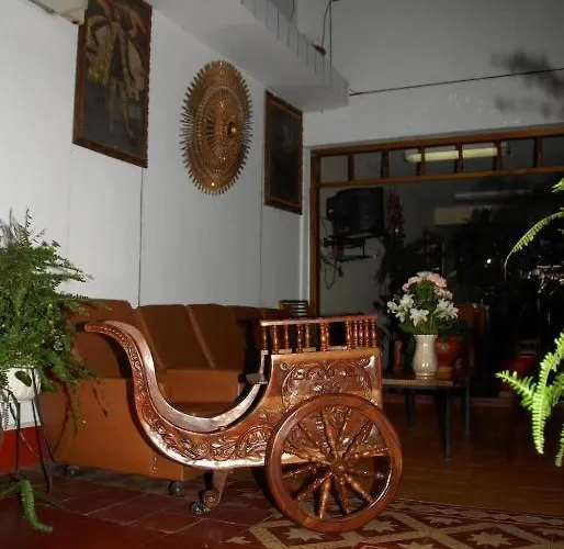 Whitehouse Hotel 2*