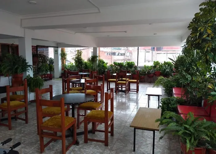 Whitehouse Hotel 2*