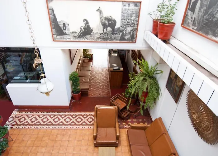Whitehouse Hotel
